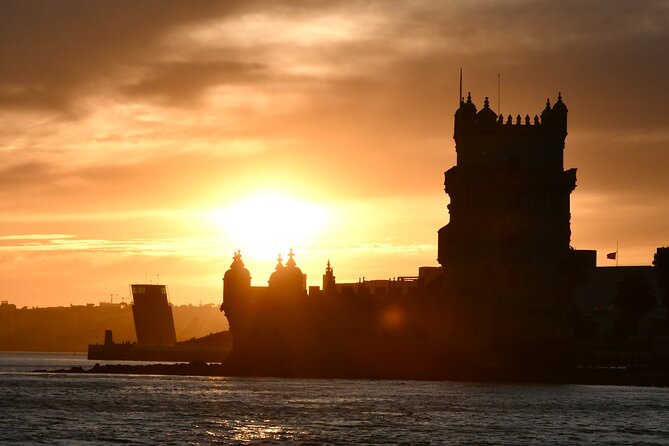 Lisbon : Sunset Catamaran Boat Tour with Music and Drinks - A sunset cruise, not a guided sightseeing tour