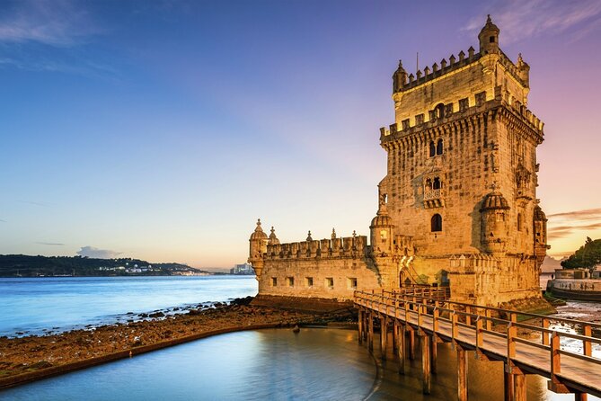Lisbon : Sunset Catamaran Boat Tour with Music and Drinks - The riverside monuments of discovery