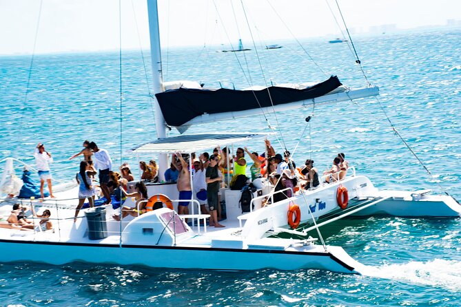 Live The Luxury Catamaran Isla Mujeres Tour in Cancun - El Meco Reef snorkeling, when the sea cooperates