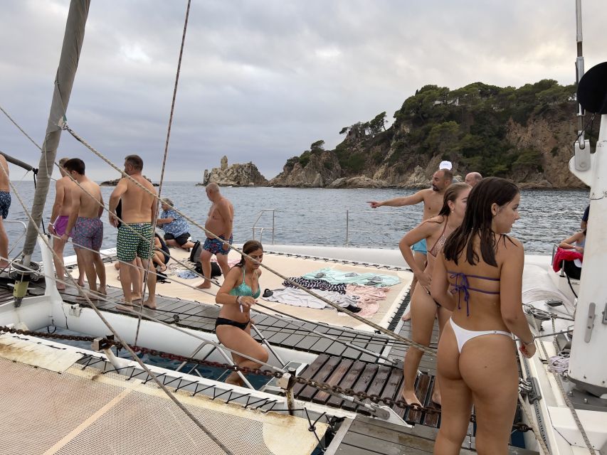 Lloret de Mar: Sunset Catamaran Cruise with DJ and Drinks - The swimming stop in a quiet inlet