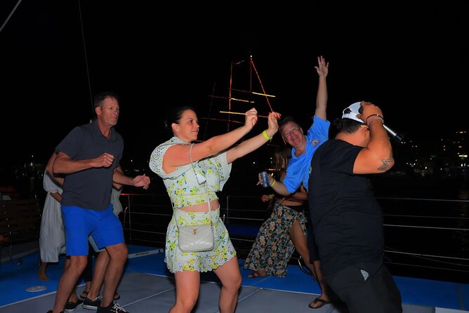 Los Cabos Catamaran Cruise with Open Bar & Light Snack - Choosing the 1:00 PM, 3-hour afternoon sailing