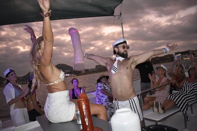 Los Cabos Catamaran: Iconic Sunset Cruise with Drinks & DJ - What the adults-only format changes