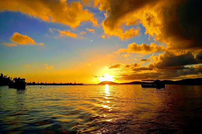 Luxury Catamaran Champagne Sunset Cruise - The Honeymoon Beach champagne toast