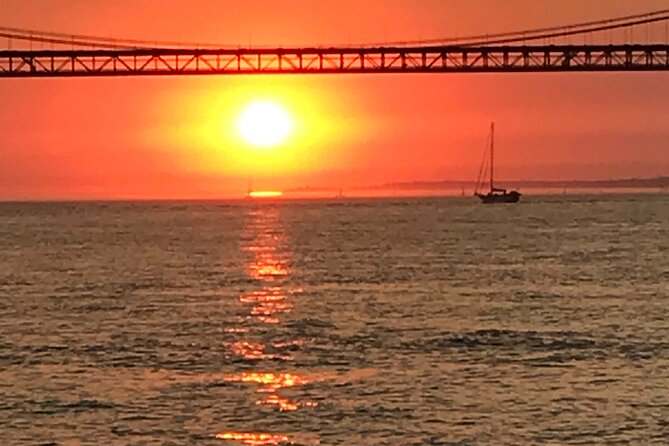 LUXURY Catamaran Sunset and Wine cruise - From Belém to the 25th of April Bridge