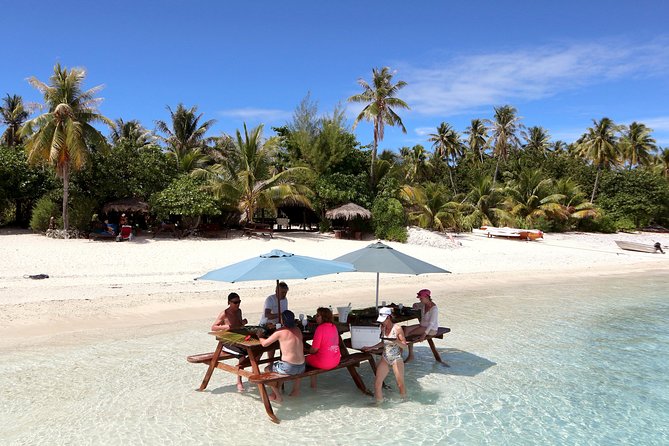 LUXURY PRIVATE Catamaran : Full-Day Sail & Polynesian Motu Lunch - Swimming and snorkeling in a quiet bay
