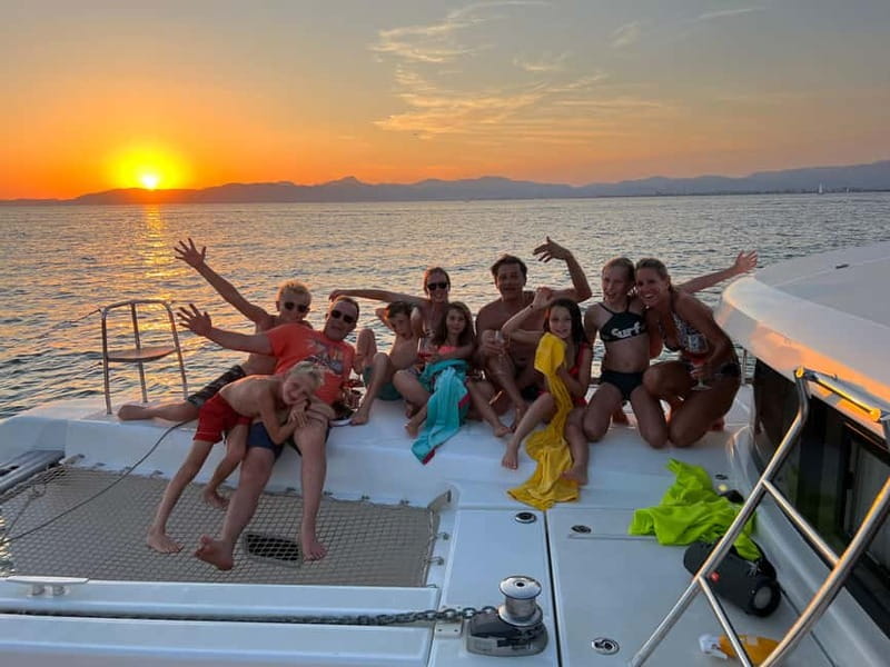 Majorca: Dinner aboard a private catamaran with snorkeling and paddle surfing - Seafood dinner as the sun sets