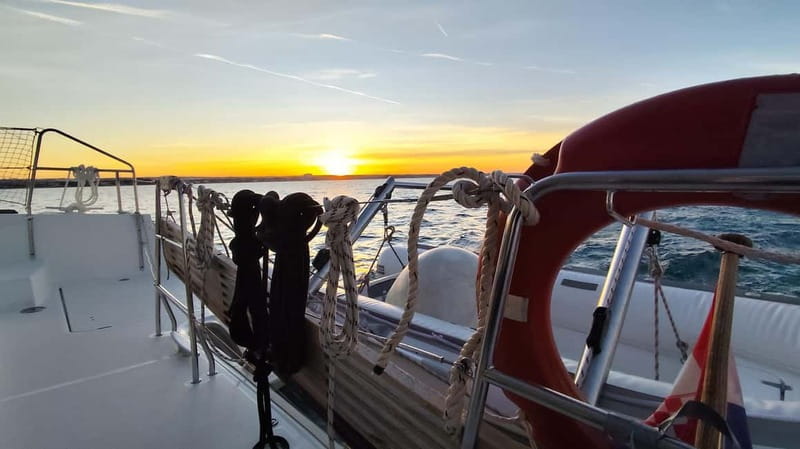 Mallorca: Catamaran Boat Tour with Tapas - A relaxed catamaran from Santa Ponsa