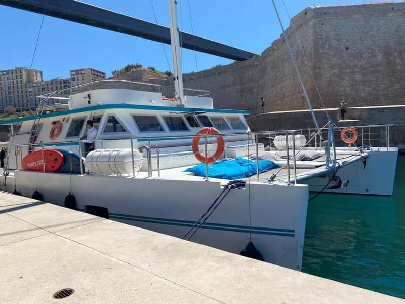 Marseille: Sunset catamaran cruise, buffet & drinks - Setting out from the Mucem at sunset