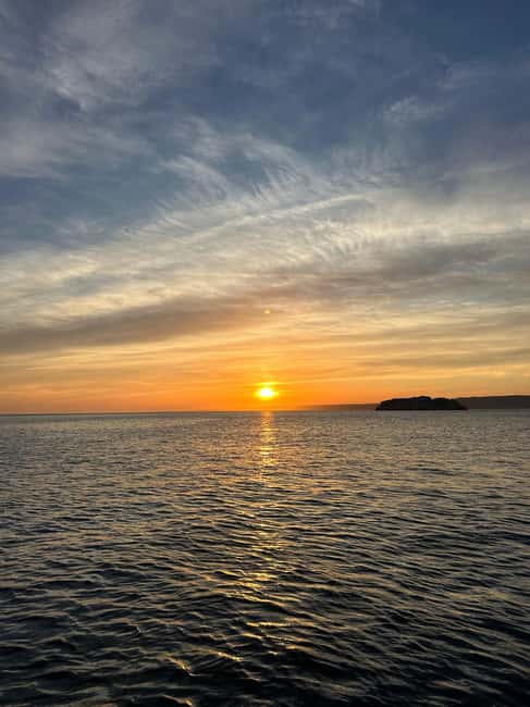 Marseille: Sunset catamaran cruise, buffet & drinks - How the sunset portion really works