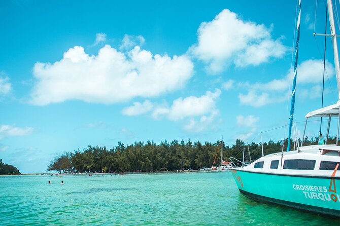 Mauritius : Full day All inclusive Ile aux cerfs Catamaran cruise - Ile aux Cerfs for a short island break