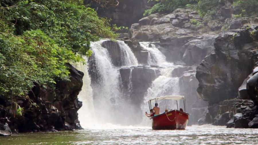 Mauritius: Ile aux Cerf Catamaran w/Waterfall Visit & Lunch - Is $70 a good value?