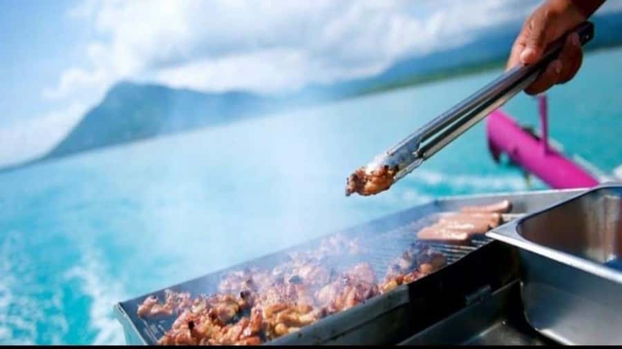 Mauritius: Ile Aux Cerfs catamaran cruise Lunch with BBQ - Ile aux Cerfs: Beach, Lagoon, and Free Time