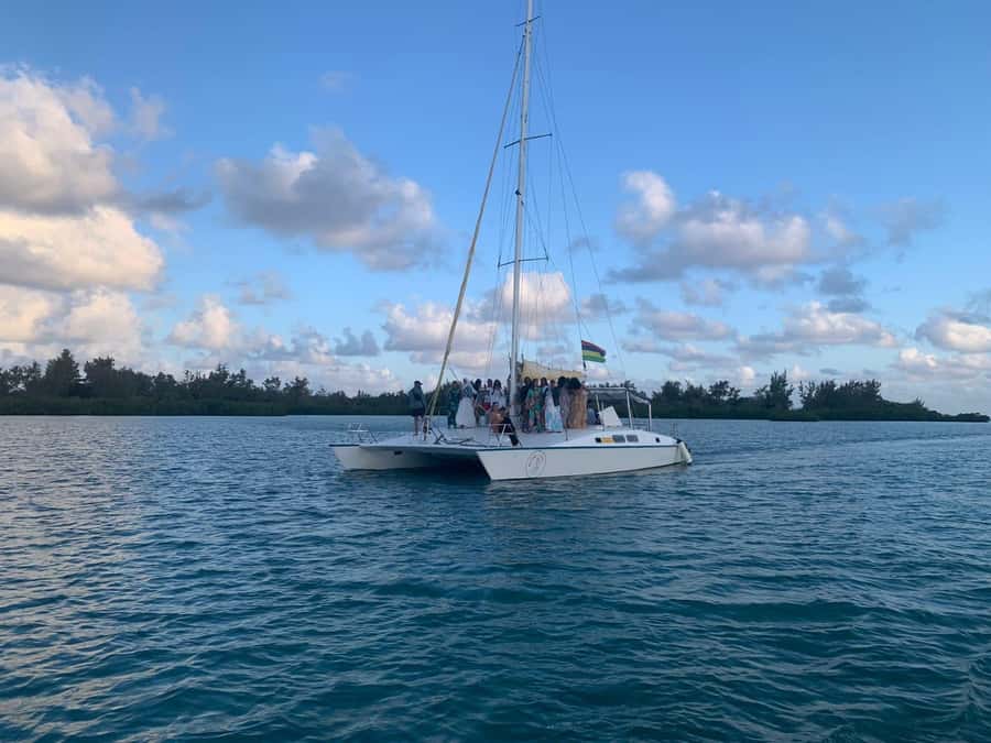 Mauritius: Ile Aux Cerfs catamaran cruise Lunch with BBQ - Cruising Along the East Coast
