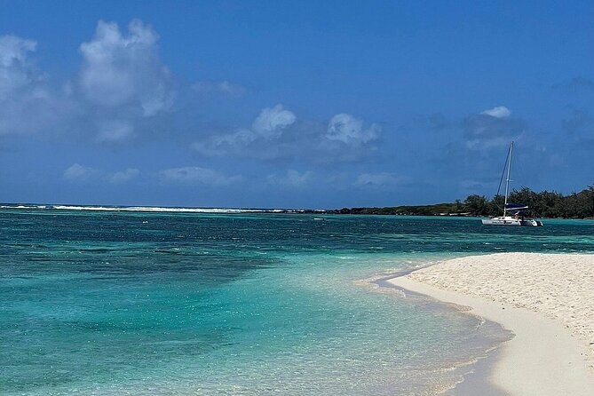 Mauritius: Ile Aux Cerfs Catamaran Tour with Lunch and Drinks - Ile aux Cerfs: beach time and optional activities