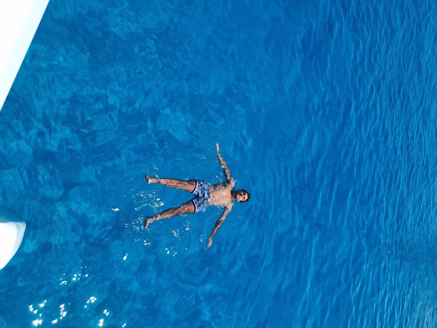 Milos: Full-Day Catamaran Cruise with Food and Open Bar - Glaronisia, Sarakiniko, Klima, and Skinopi