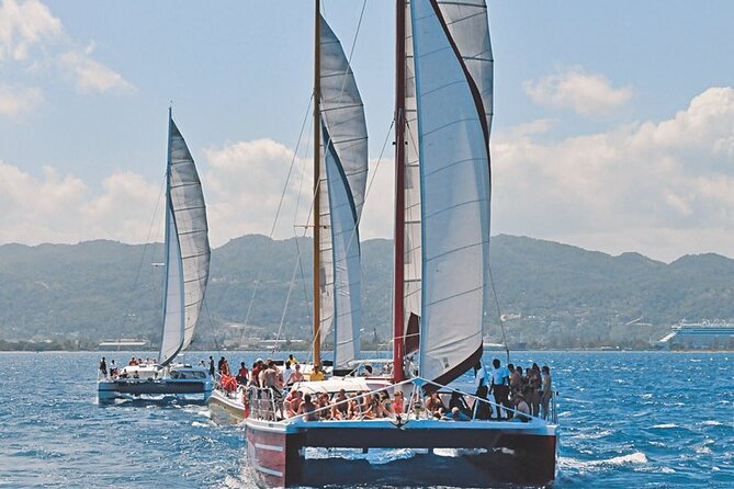 Montego Bay Private Afternoon Catamaran Open Bar and Snorkeling - The open Jamaican bar and onboard snacks