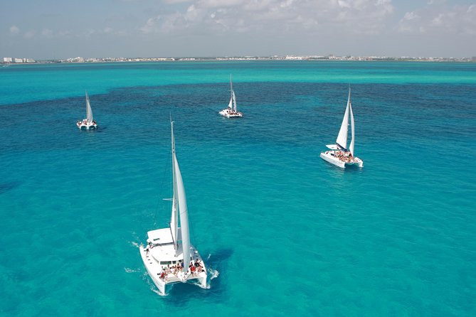 Mujeres Island Tour by Catamaran from Cancun City - The Caribbean crossing and the first snorkel