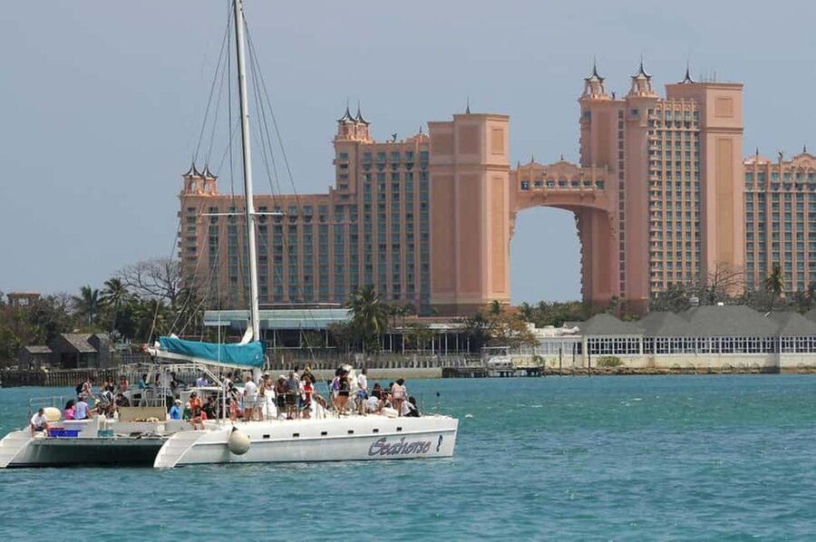 Nassau: Catamaran Sail and Snorkel Tour - The first hour is scenic sailing
