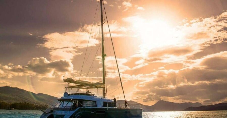 Naxos: Catamaran Cruise with Lunch & Drinks - Key points at a glance