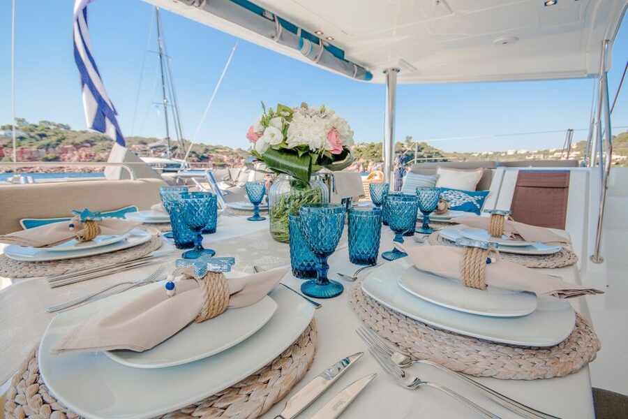 Naxos: Catamaran Cruise with Lunch & Drinks - The crew makes the difference