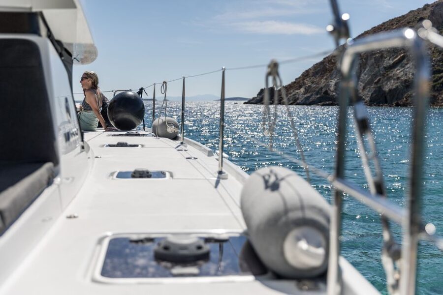 Naxos: Luxury Catamaran Day Trip with Lunch and Drinks - Why a catamaran is a good way to see Naxos
