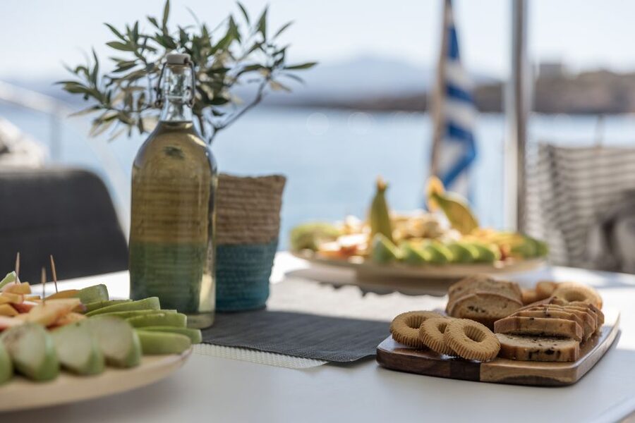 Naxos: Luxury Catamaran Day Trip with Lunch and Drinks - Setting sail along the Naxos coast