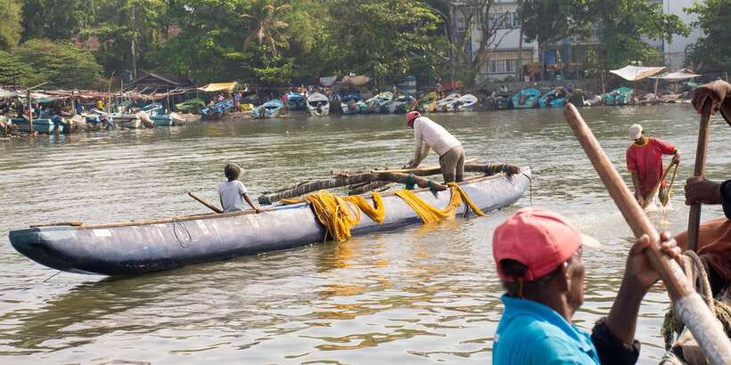 Negombo: Catamaran Sailing with Traditional Fishermen - What the guide adds to the experience