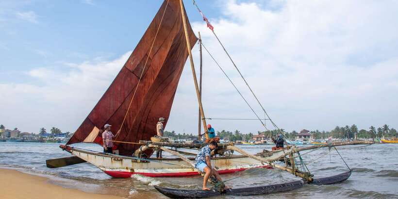 Negombo: Catamaran Sailing with Traditional Fishermen - Hamilton Canal and the first ten minutes on Negombo Lagoon