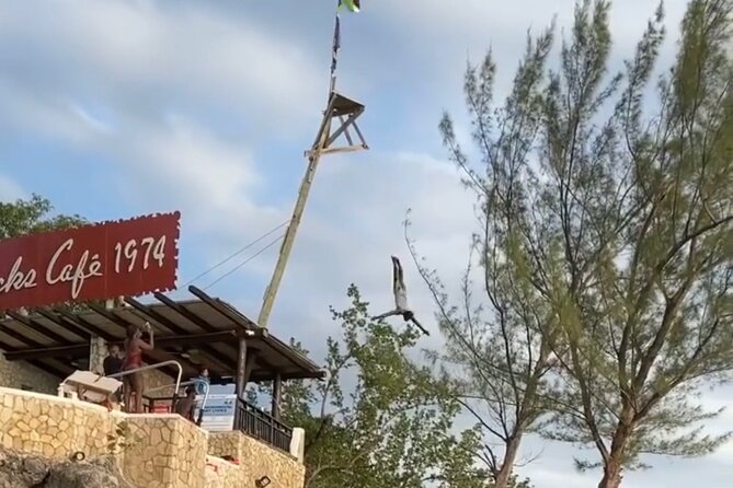 Negril 7 mile Beach, Party Catamaran Cruise , Snorkeling and Ricks Cafe Combo - How the private format changes the day