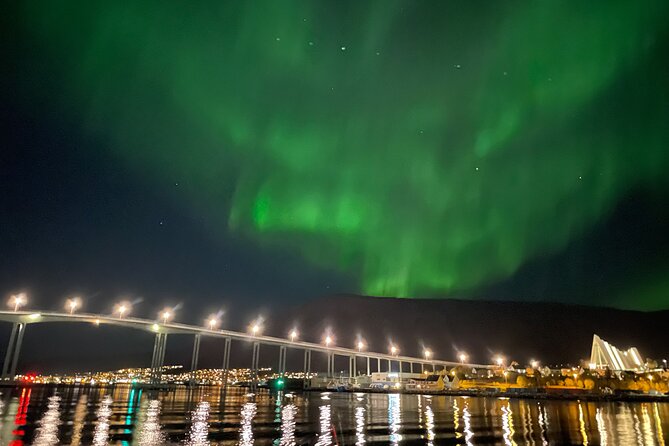 Northern Light Cruise With Luxury Catamaran in Tromso, Norway - Why watching the aurora from the water feels different