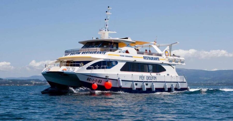 O Grove: Ría de Arousa Catamaran Tour with Seafood Lunch - A seafood lunch with a clear Galician accent
