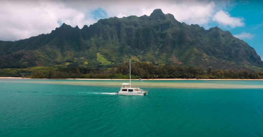 Oahu: Molii Fishpond and Kaneohe Bay Catamaran Tour - From Secret Island to Kaneohe Bay