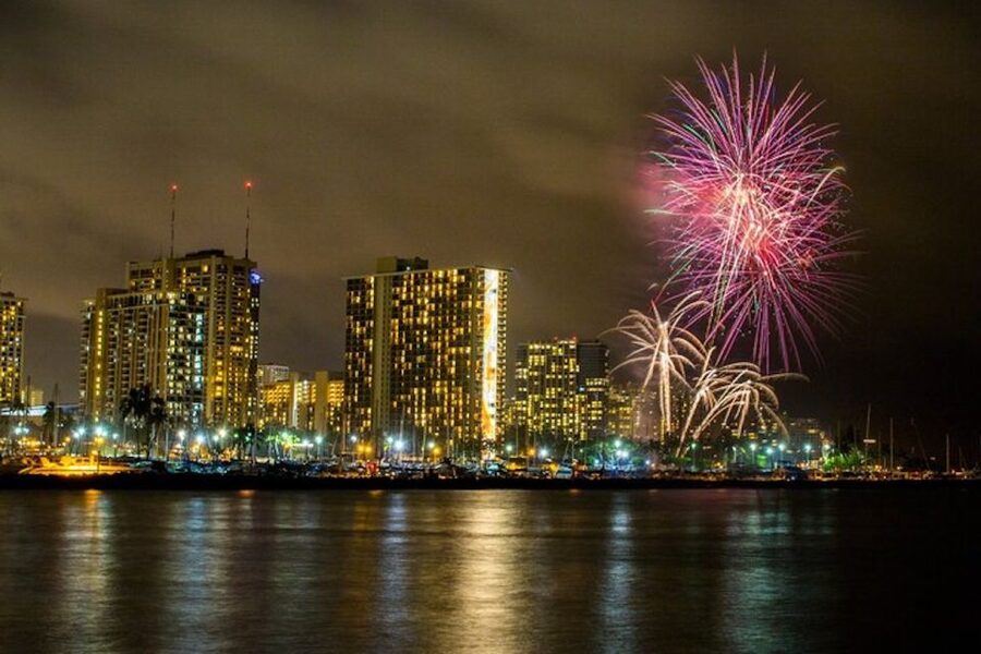 Oahu: Waikiki Friday Night Fireworks Catamaran (Wahine Koa) - Choosing Between the 55-Foot Sailboat and 65-Foot Power Catamaran