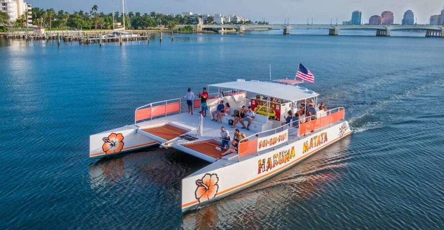 Palm Beach: Sightseeing Catamaran Cruise - Palm Beach mansions and the mega-yacht parade