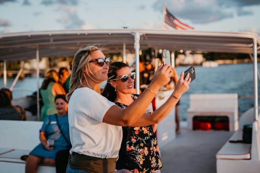 Palm Beach: Sightseeing Catamaran Cruise - Two hours along the Intracoastal Waterway