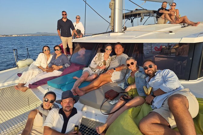 Palma: 2-Hour Sunset Catamaran Cruise with Drinks - What happens during the two hours