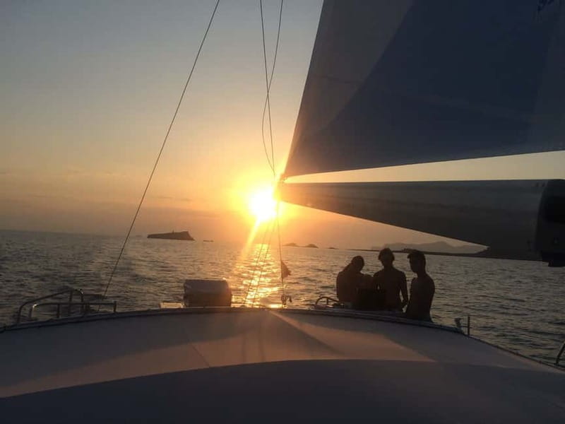 Palma de Mallorca: Deluxe Catamaran Sailing Tour with Meal - Practical Tips Before You Board