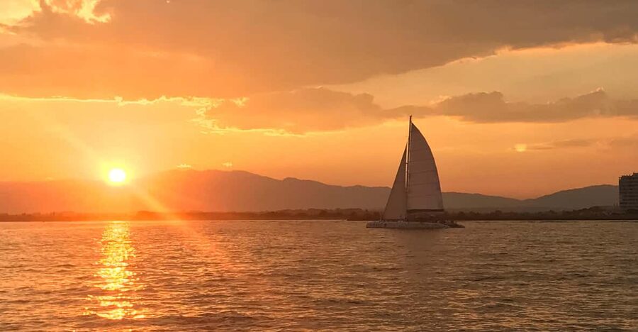 Palma de Mallorca: Sunset Sailing Catamaran Trip with Drink - Sailing out from Palma’s Auditorium