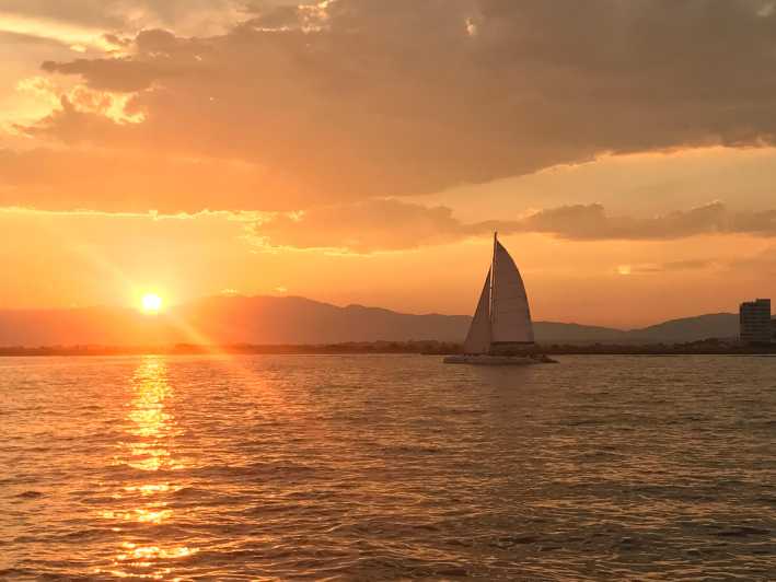 Palma de Mallorca: Sunset Sailing Catamaran Trip with Drink - Finding the best seat on the catamaran