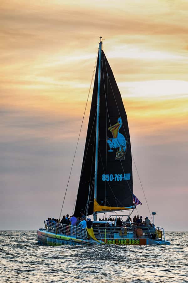 Panama City Beach: Sunset Sail on the Privateer Catamaran - Music, crew, and the family atmosphere