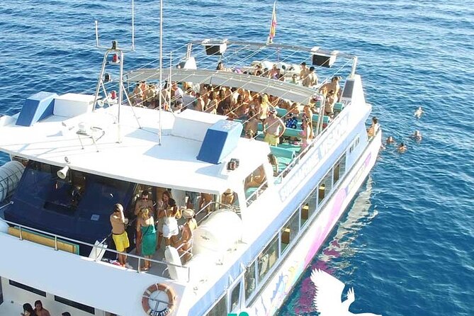 Paradise 4h Catamaran Tour of Mallorca and Puerto Andratx - Buffet lunch while sailing toward Camp de Mar