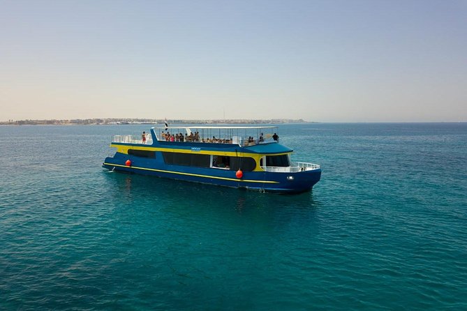 Paradise Catamaran Conquest 2 Hours Semi Submarine & snorkeling - Hurghada - The guided snorkeling stop