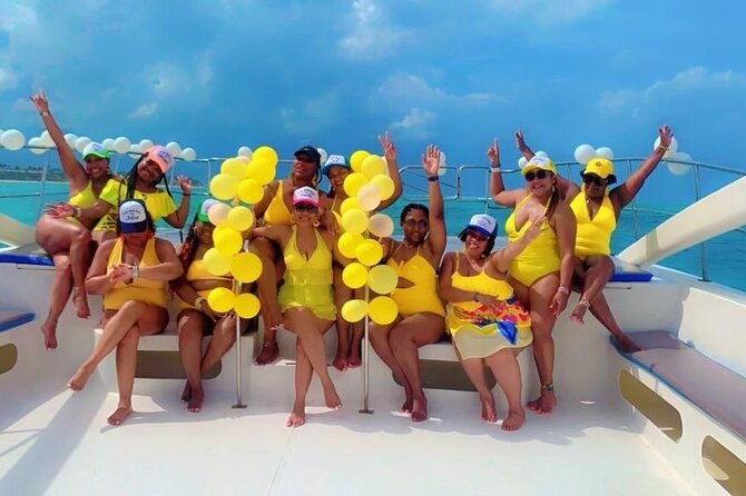 Party Boat / Catamaran Party in Punta Cana - Setting out toward Bávaro’s coast