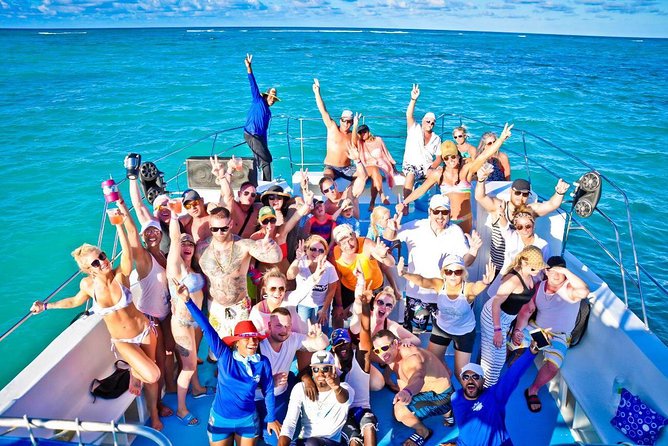 Party boat in Catamaran with Open Bar adults only - What the $47.50 price really buys you