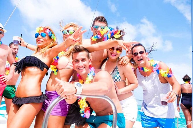 Party boat in Catamaran with Open Bar Only Adults + Snorkeling - Key points to know before booking
