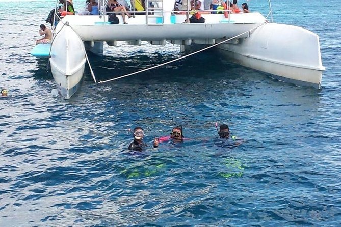 Party boat in Catamaran with Open Bar Only Adults + Snorkeling - Floating into the natural pool