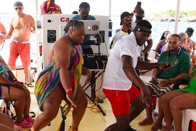 Party Catamaran: OpenBar, Music, Negril Beach, Caves, Snorkeling - Snorkeling in Negril’s coastal water