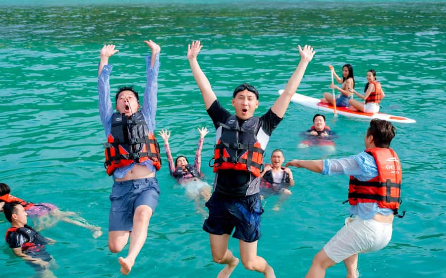 Pattaya: 2 Islands one day trip on Catamaran with Lunch - Food, service, and the practical comforts