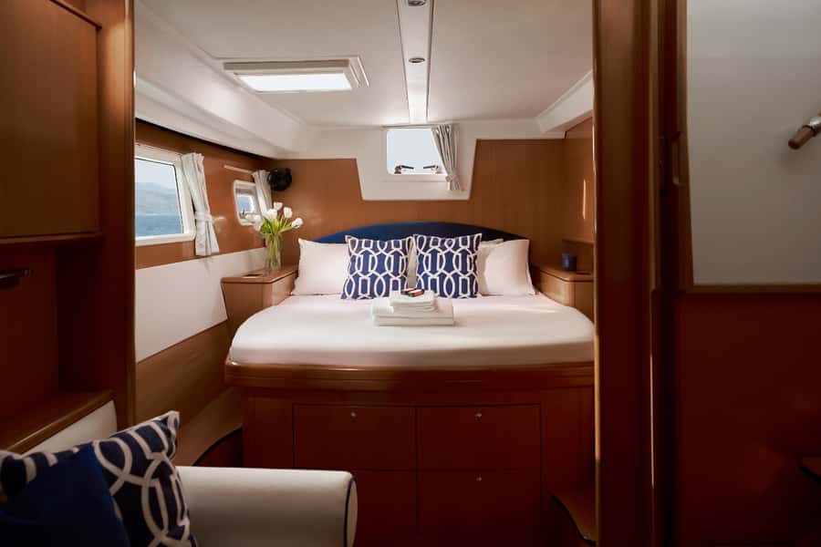 Pattaya: Islands Private Catamaran Khram or Monkey island - Who will enjoy this boat day most?