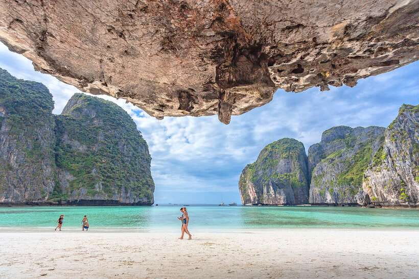 Phi Phi Highlight: Full-Day Island by Speedboat or Catamaran - Phi Phi Don brings the first long island stop
